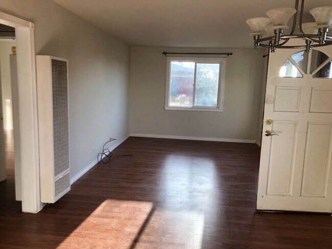 Building Photo - 3055 Comstock St