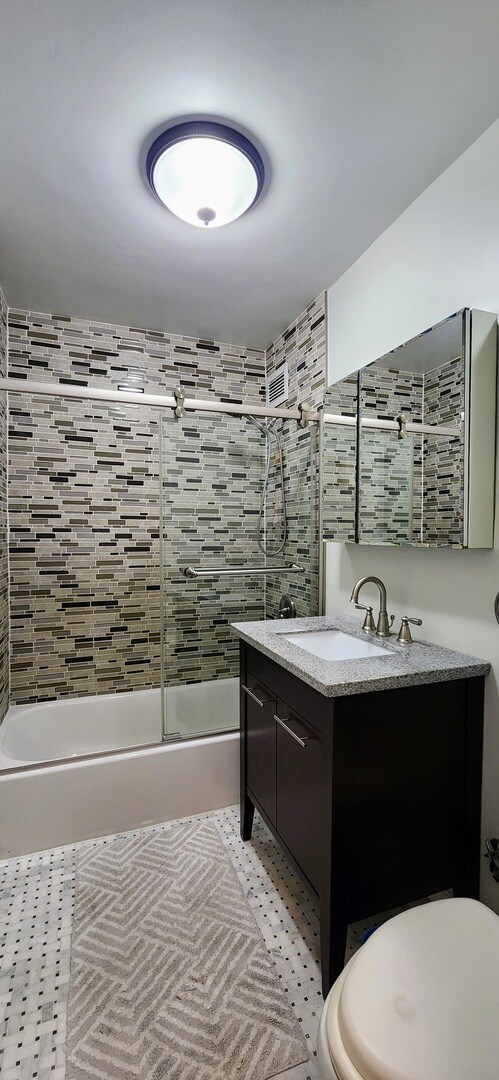 Building Photo - 6157 N Sheridan Rd