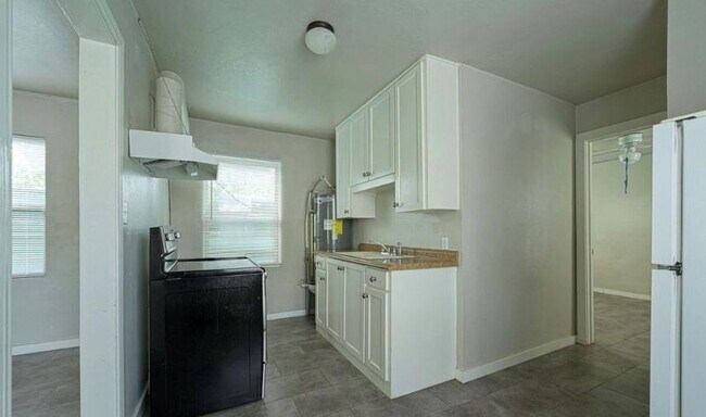 Building Photo - 4106 S Shields Blvd