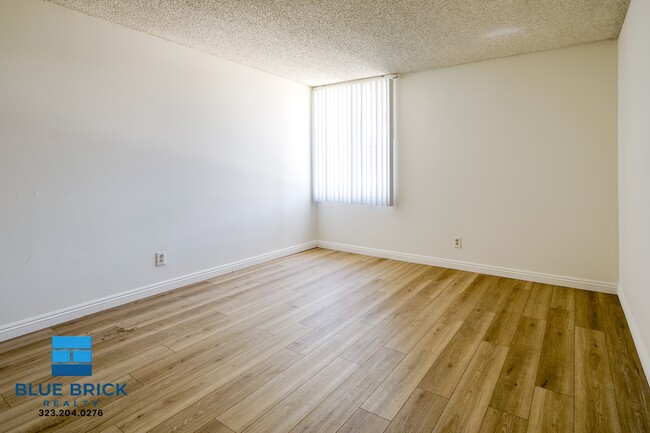 Building Photo - 5452 Corteen Pl