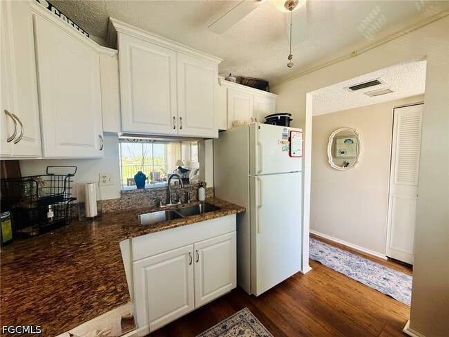 Building Photo - 1580 Pine Valley Dr