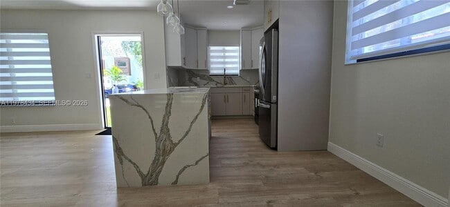 Building Photo - 2731 SW 29th Ave