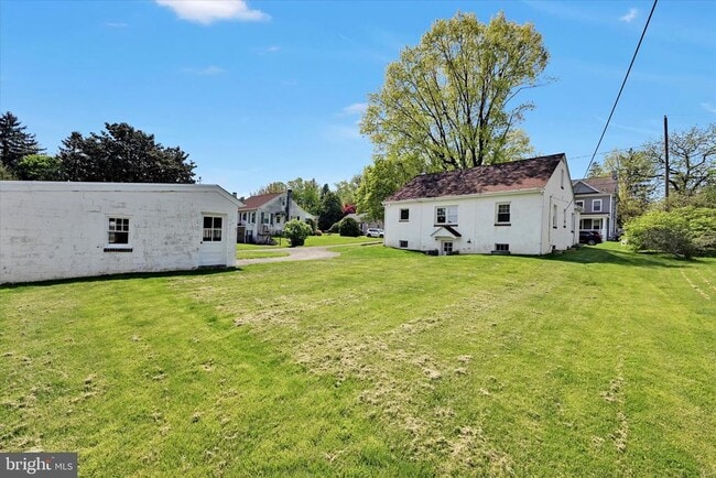 Building Photo - 27 Roselle Ave