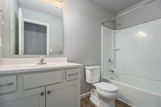 Building Photo - 5659 Claremount St