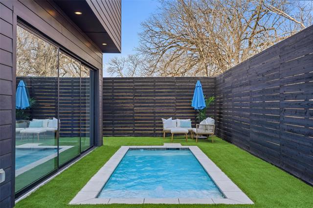 Building Photo - 3633 Thedford Ave