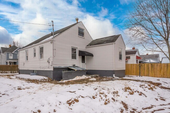 Building Photo - 2802 C St