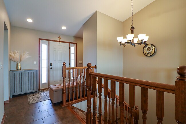Building Photo - 2204 Rolling Green Ln