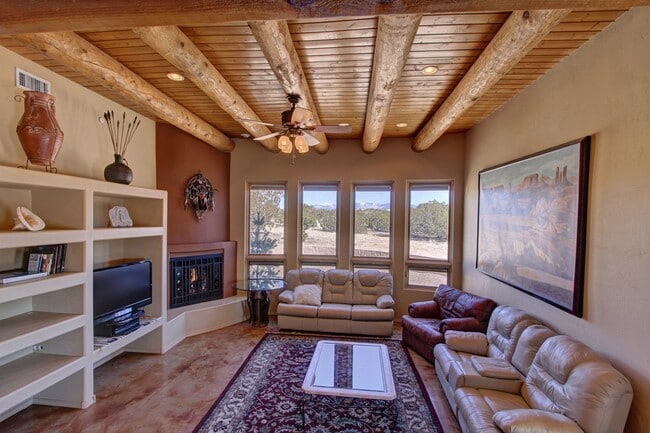 Building Photo - 12 Estancia Ct
