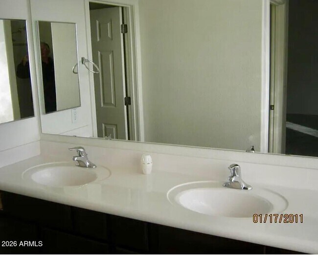 Building Photo - 4057 E Karsten Dr