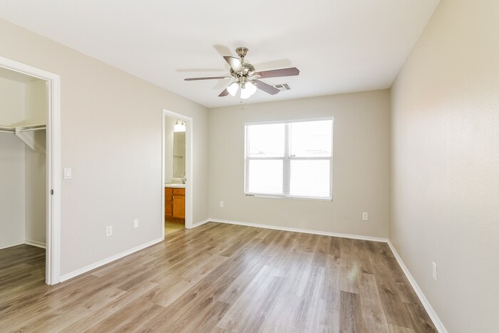 Building Photo - 8140 E Obispo Ave