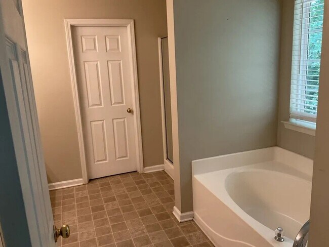Building Photo - 4539 Parkway Cir