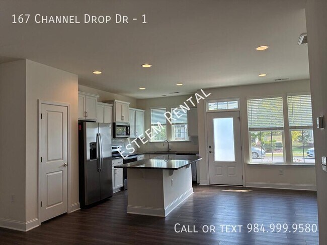 Building Photo - 167 Channel Drop Dr