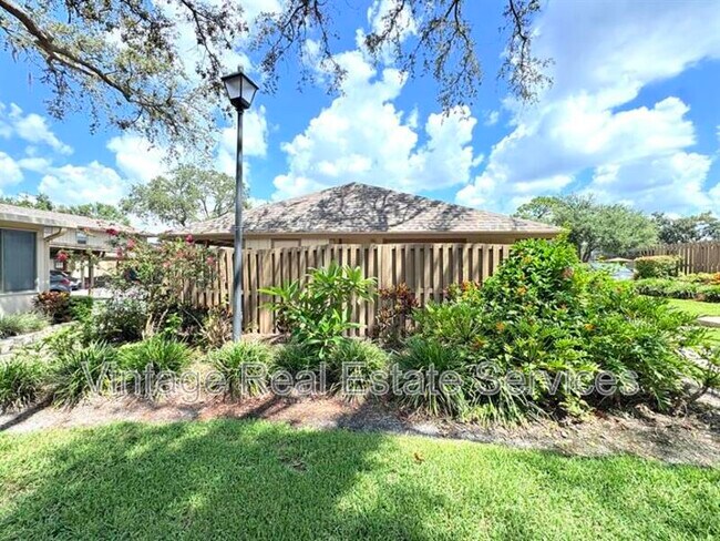 Building Photo - 851 Creekway Ct