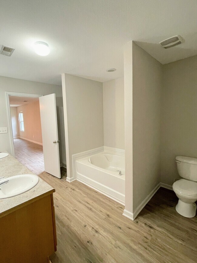 Building Photo - 30003 Westfield Dr