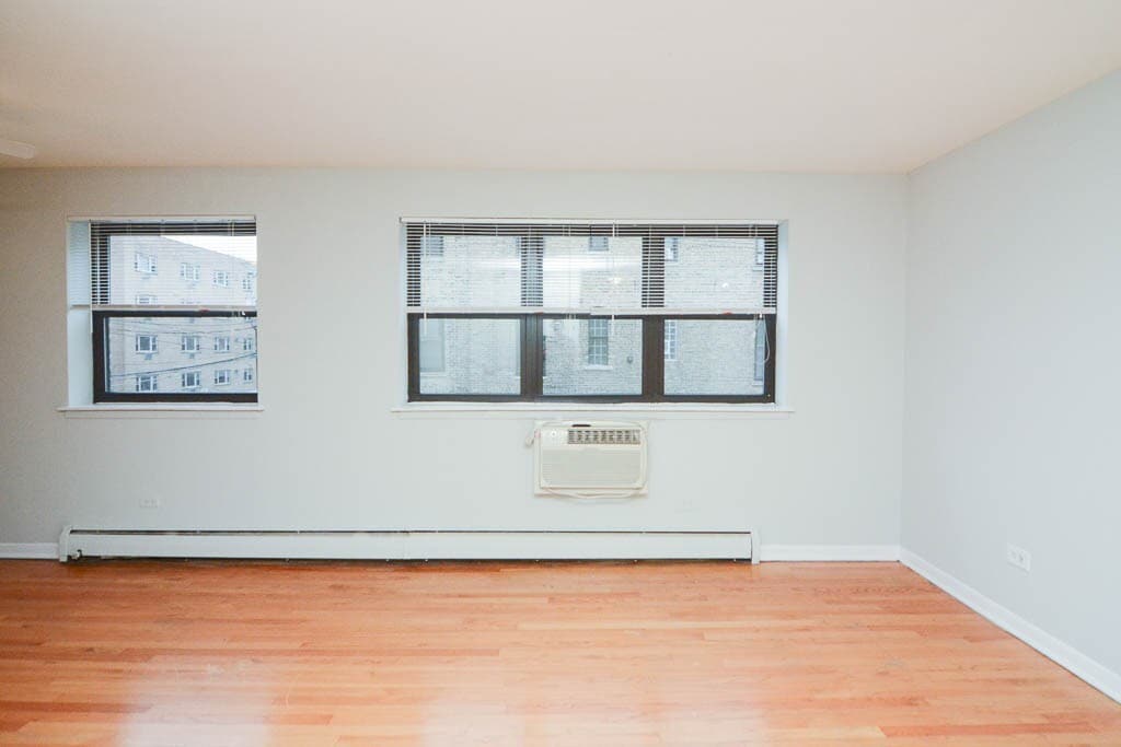Building Photo - 503 W Briar Pl