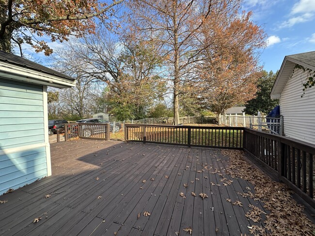 Building Photo - 463 Linden Ave