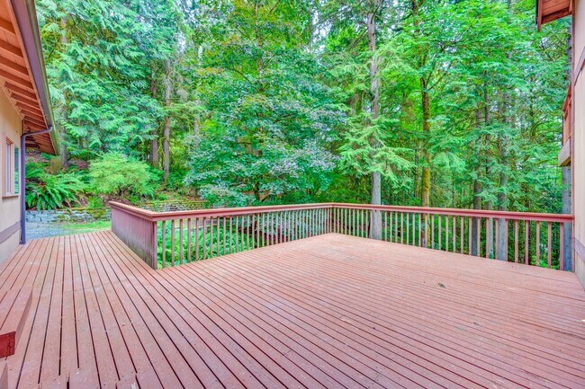 Building Photo - Great Home Tucked Away in Mirrormont on Tiger Mountain