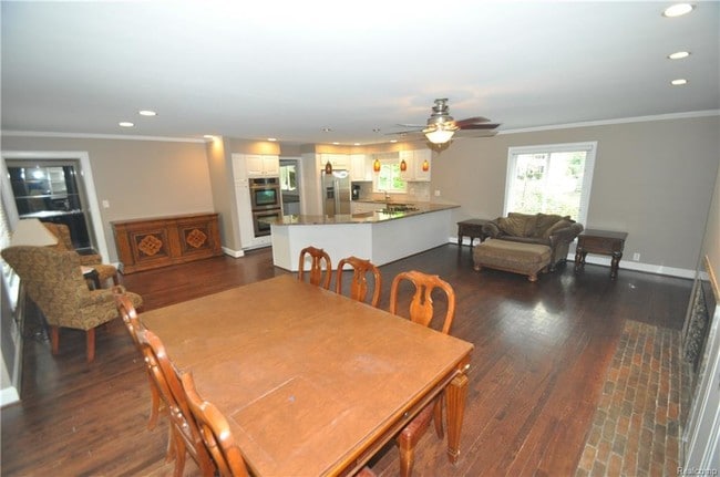 Building Photo - 1019 Chesterfield Ave