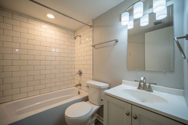 Building Photo - 1236 Indianola Ave