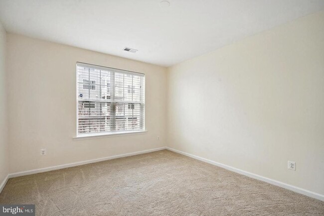 Building Photo - 22936 Spicebush Dr