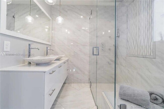 Building Photo - 1731 NE 172nd St