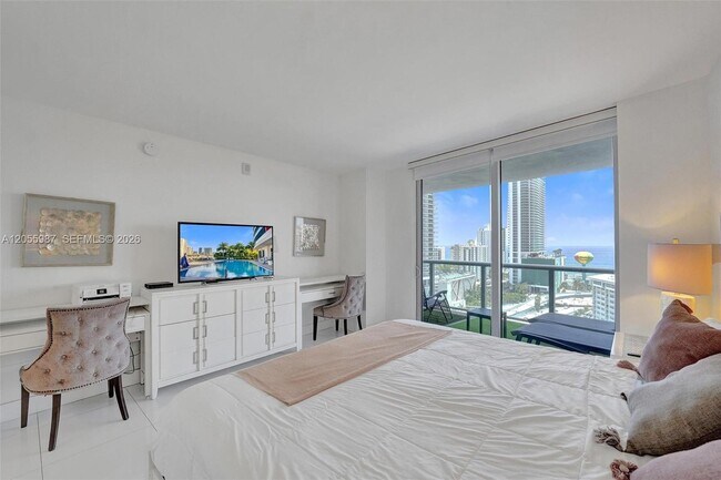Building Photo - 2600 E Hallandale Beach Blvd