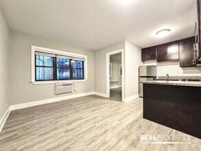 Building Photo - 1 bedroom in CHICAGO IL 60610