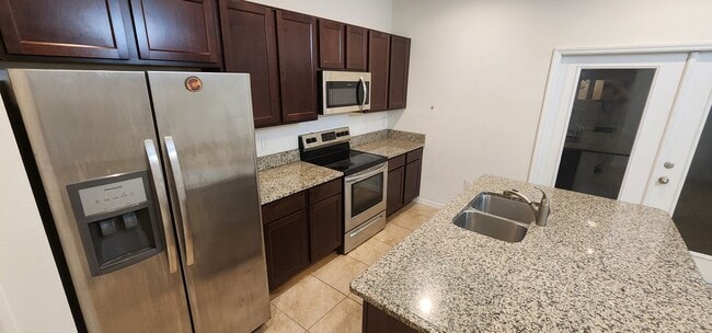 Building Photo - 3/2.5 Port Orange Townhome