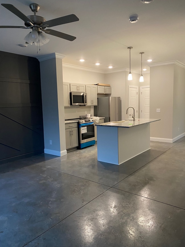 Building Photo - Available and Move-In Ready!