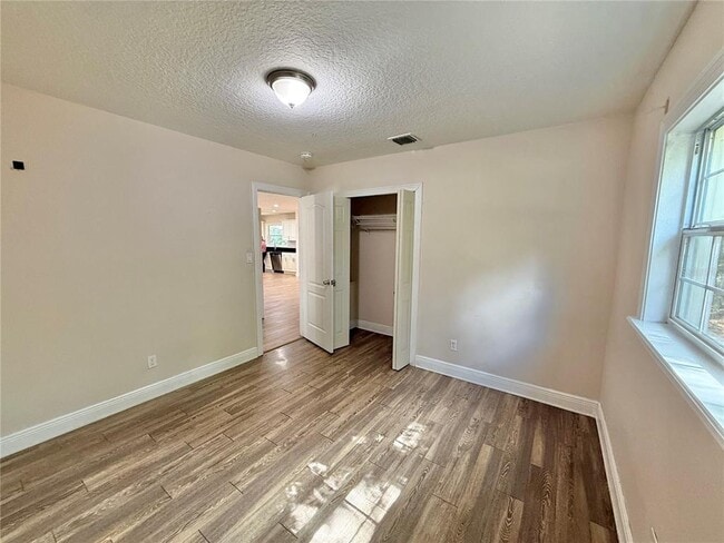 Building Photo - 2810 Flowertree Rd