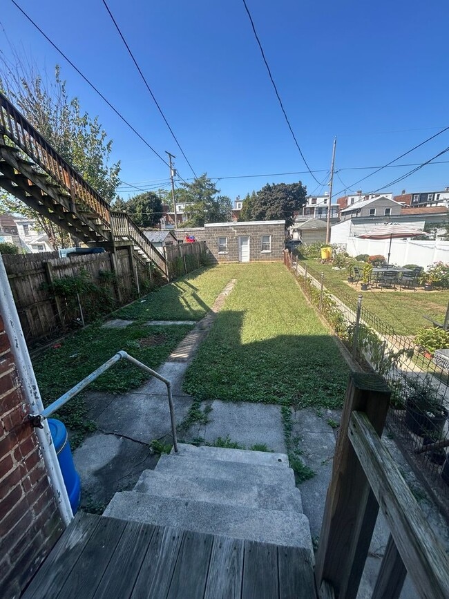 Building Photo - 727 Linden Ave