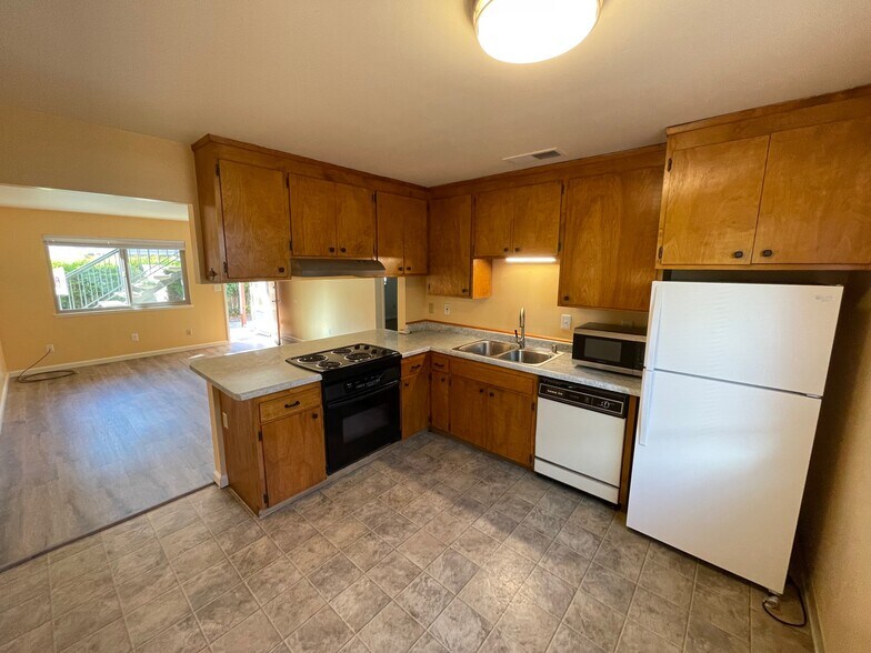 Building Photo - 1001 Sycamore St