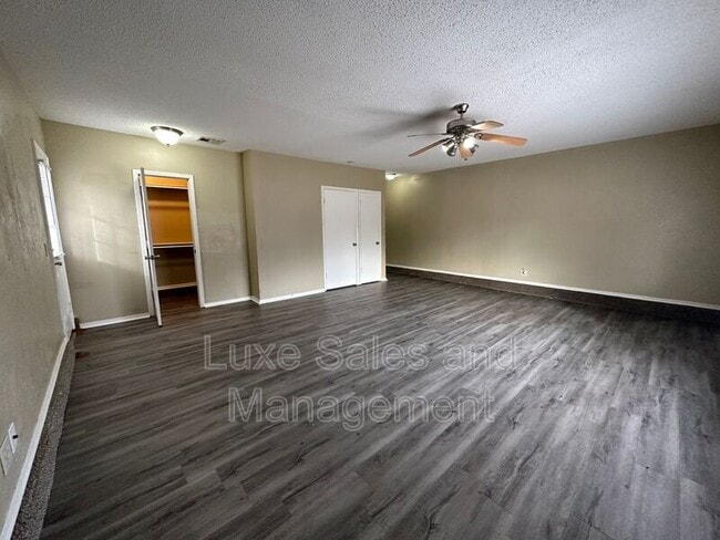 Building Photo - 621 Lotus Ave
