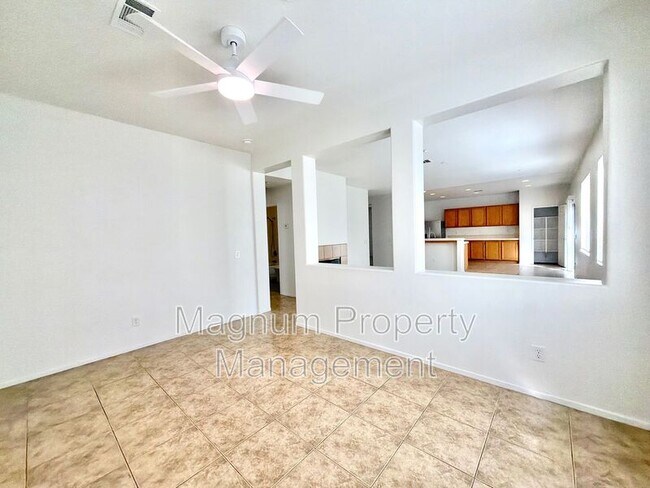 Building Photo - 8182 Bon View Dr