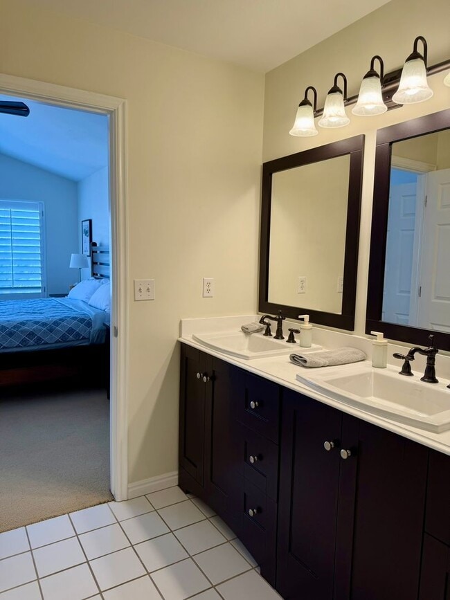 Building Photo - Townhouse within Walking Distance of Downtown Sugarhouse