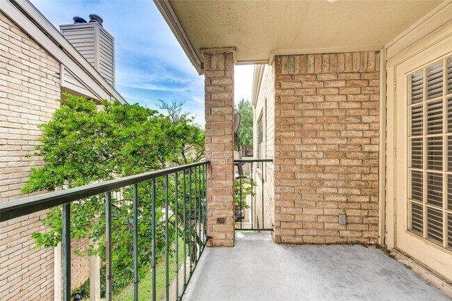 Building Photo - 14600 Fonmeadow Dr