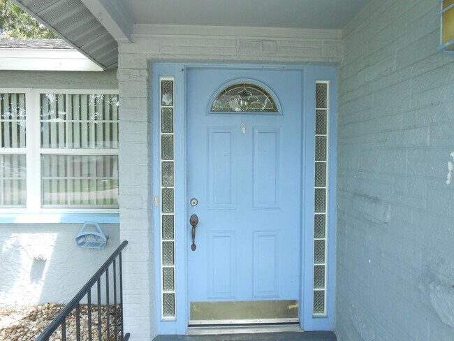 Building Photo - 4 Bedroom POOL Home in Largo
