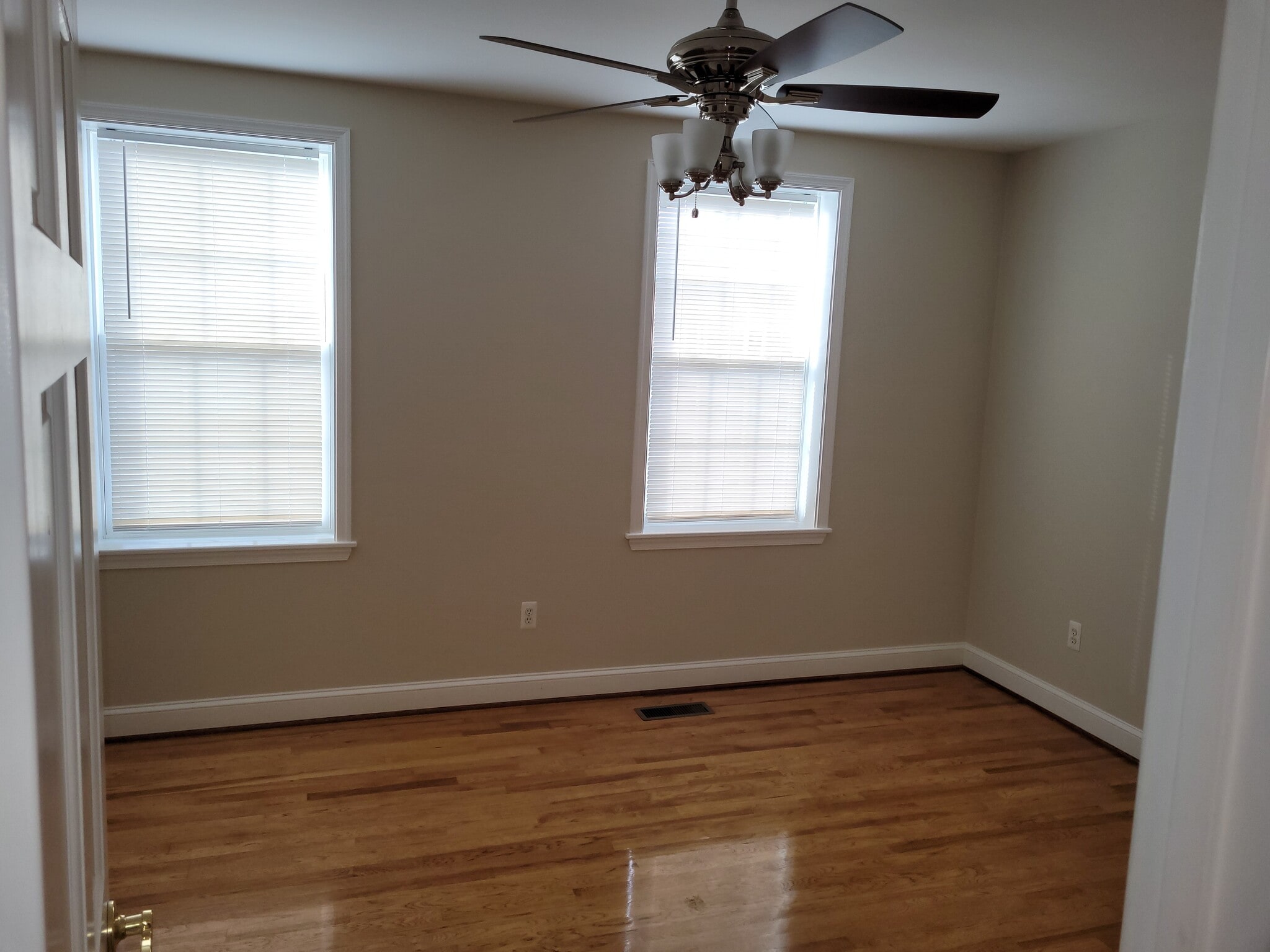 Building Photo - 333 Folcroft St