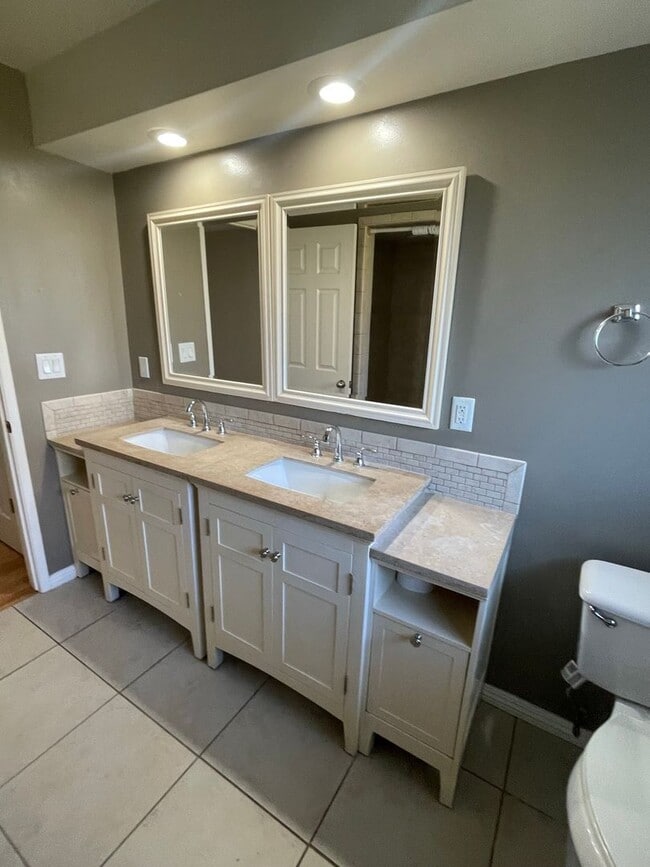 Building Photo - Incredible 3bd/2ba house surrounded by working orchards! Available now!