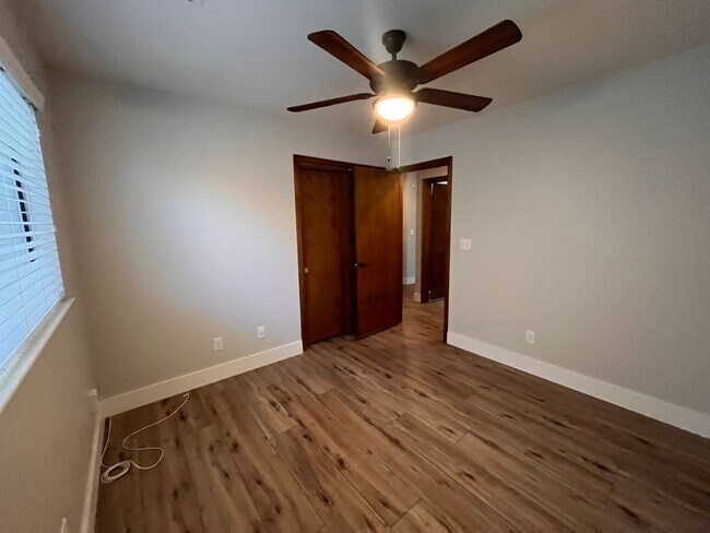 Building Photo - 540 N Peppertree St