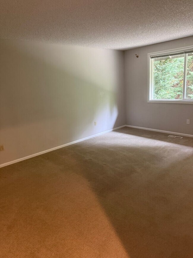 Building Photo - $3850.00 3 Bedroom 2.5 Bath Modern Style Home in Kirkland