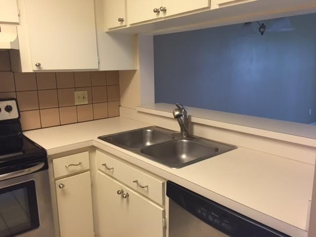 Building Photo - Stone's Throw move in ready!
