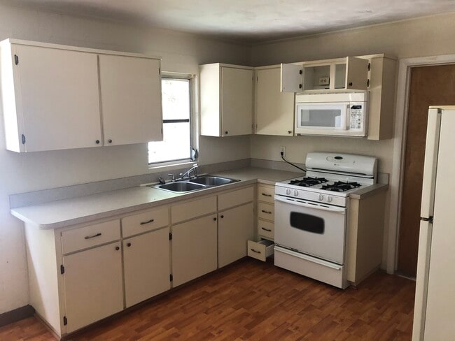 Building Photo - 157 N Rhodes St