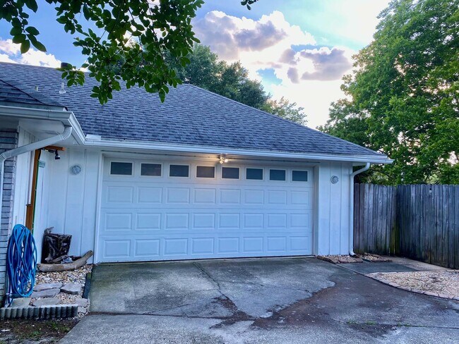 Building Photo - 220 Wynnehaven Beach Rd