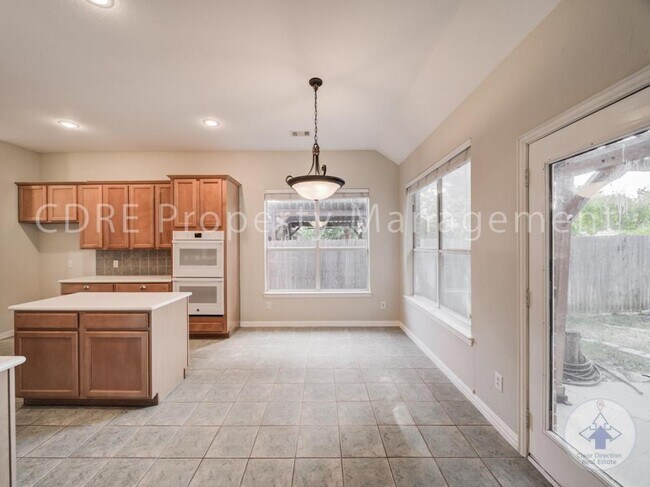 Building Photo - 520 Arcadia Dr