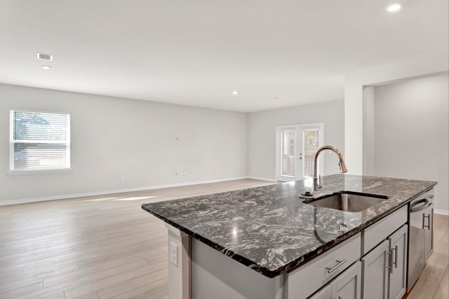 Building Photo - Spacious 4 bed cul-de-sac home in Bellview