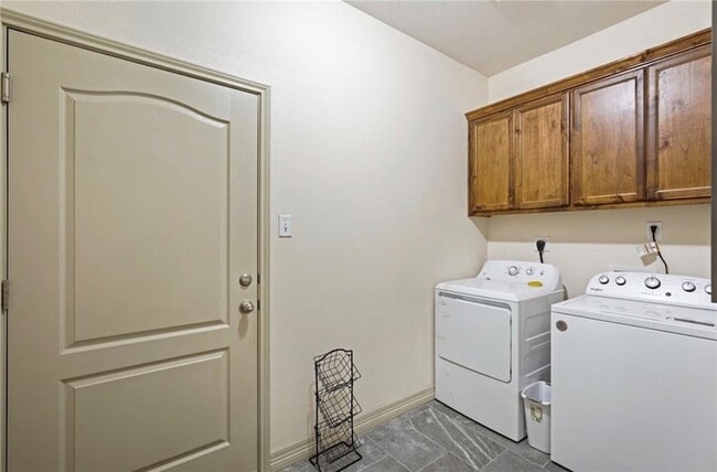 Building Photo - 3137 Piranha Dr