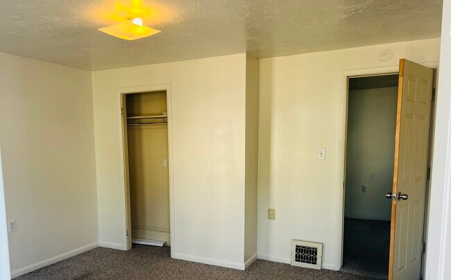 Building Photo - 1926 E 123rd St