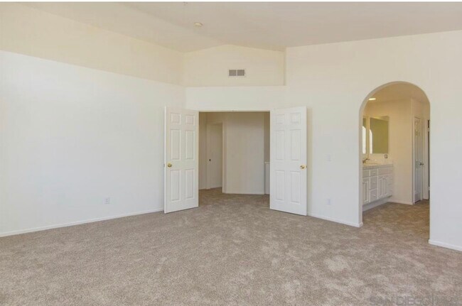 Building Photo - 2054 Vintage Pl