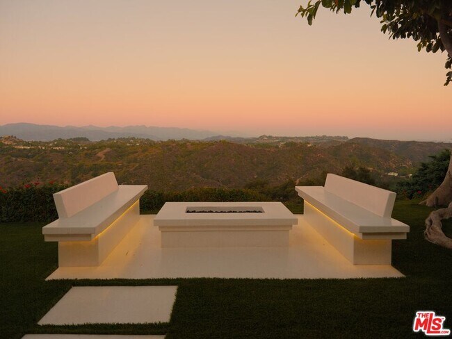 Building Photo - 2262 Stradella Rd